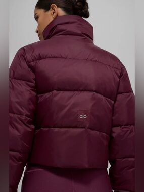 ALO Yoga NWT Gold Rush Puffer Jacket Burgundy with Zipper pockets Size S